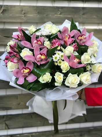 Букет цветов из: Розы и Хризантемы в Волоконовке