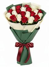 Букет Микс из красных и белых роз в Волоконовке