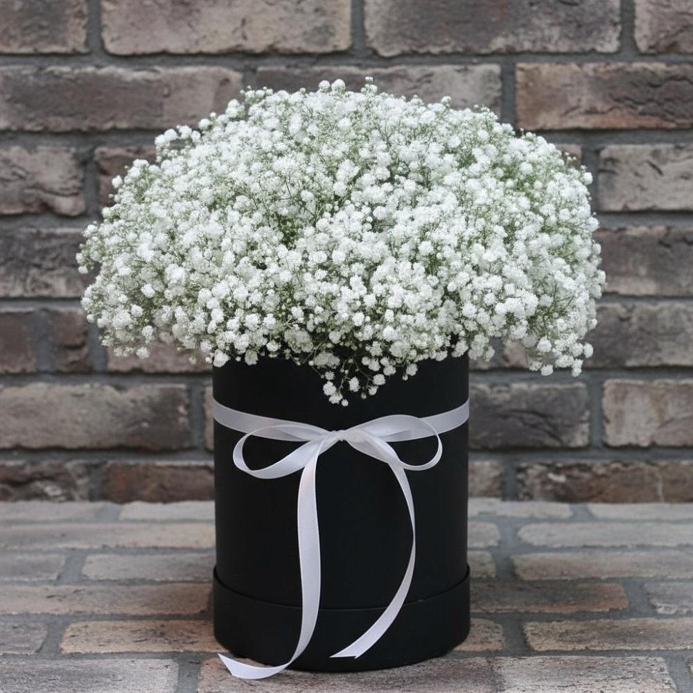 Цветочная композиция из Гипсофила в шляпной коробке в Волоконовке