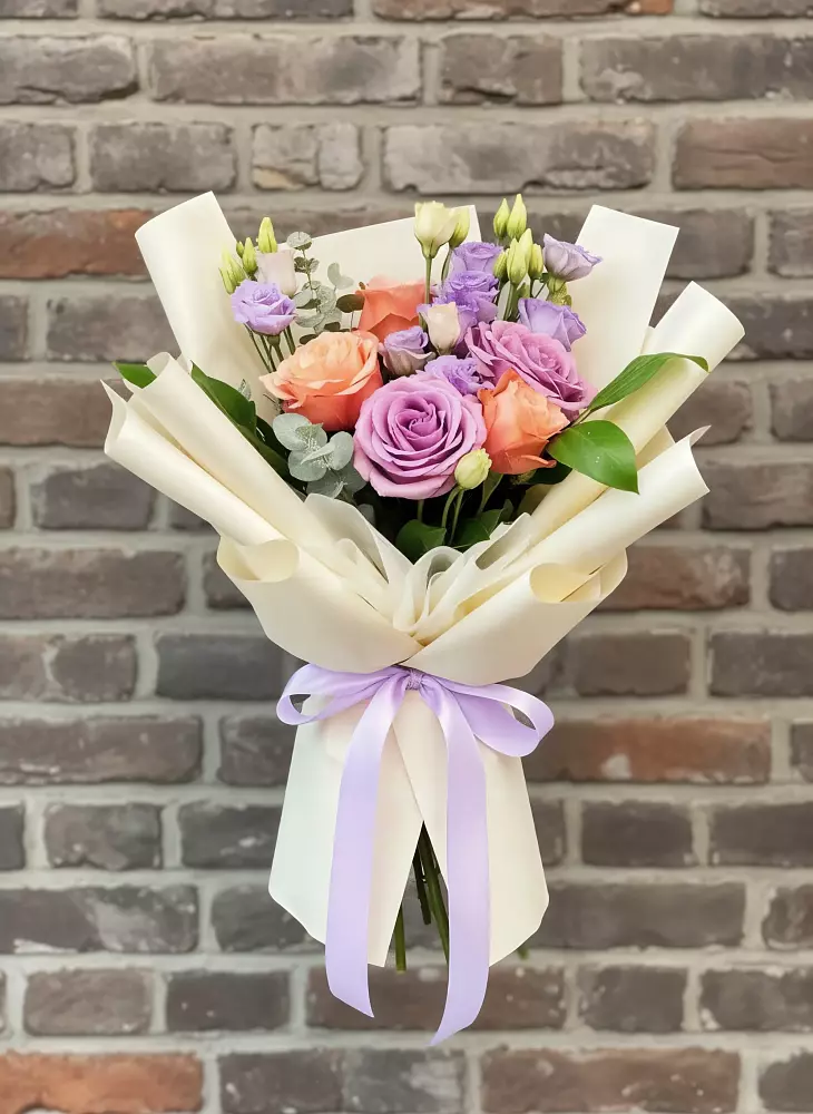 Букет цветов из: Лизиантусы и Розы в Волоконовке