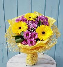 Букет цветов из:  Хризантемы и Герберы в Волоконовке