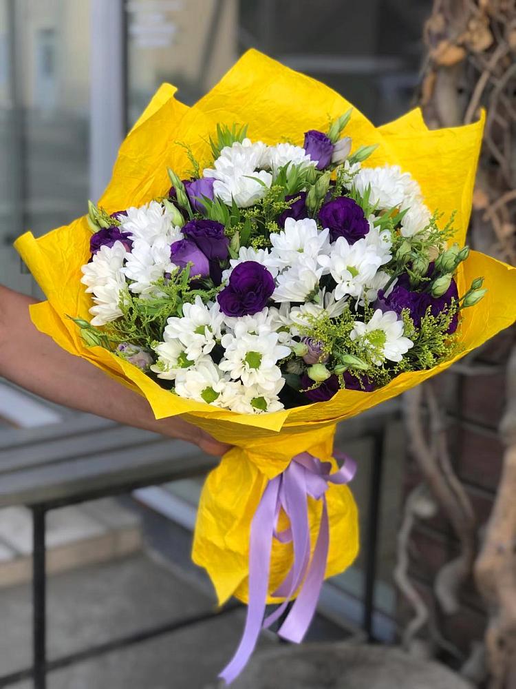 Букет цветов из: Ирисы, Хризантемы и Ромашки в Волоконовке