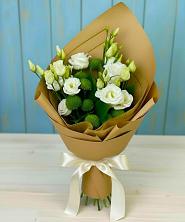 Букет цветов из:  Хризантемы и Лизиантусы в Волоконовке