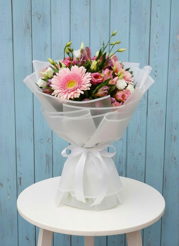 Букет цветов из: Герберы, Альстромерии и Лизиантусы в Волоконовке