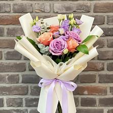 Букет цветов из:  Лизиантусы и Розы в Волоконовке