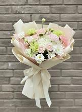 Букет цветов из:  Гвоздики, Розы, Лизиантусы и Хризантемы в Волоконовке