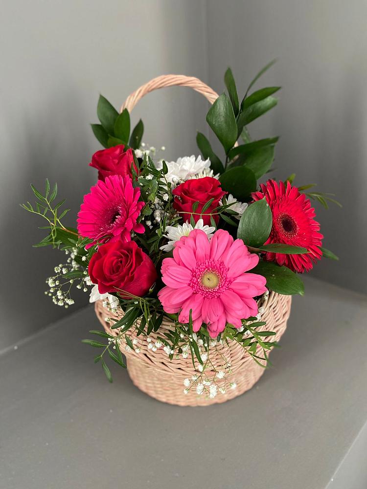 Цветочная композиция из Розы, Хризантемы и Герберы в корзине в Волоконовке