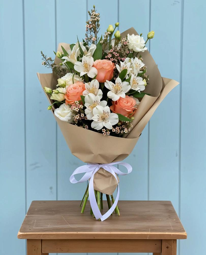 Букет цветов из: Альстромерии, Лизиантусы, Розы и Хризантемы в Волоконовке