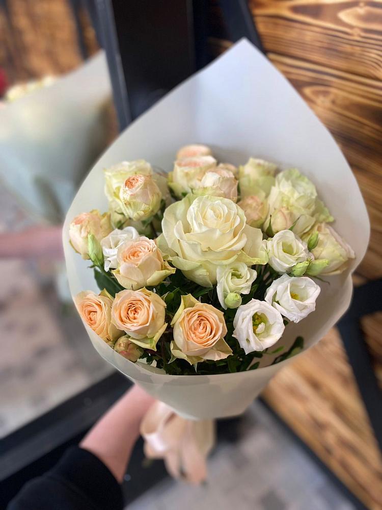 Букет цветов из: Розы и Лизиантусы в Волоконовке